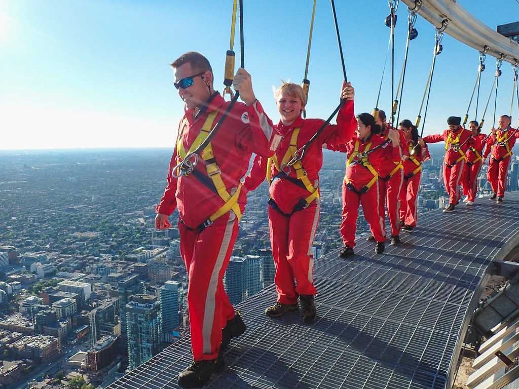 Toronto-edgewalk People walk on Toronto's EdgeWalk